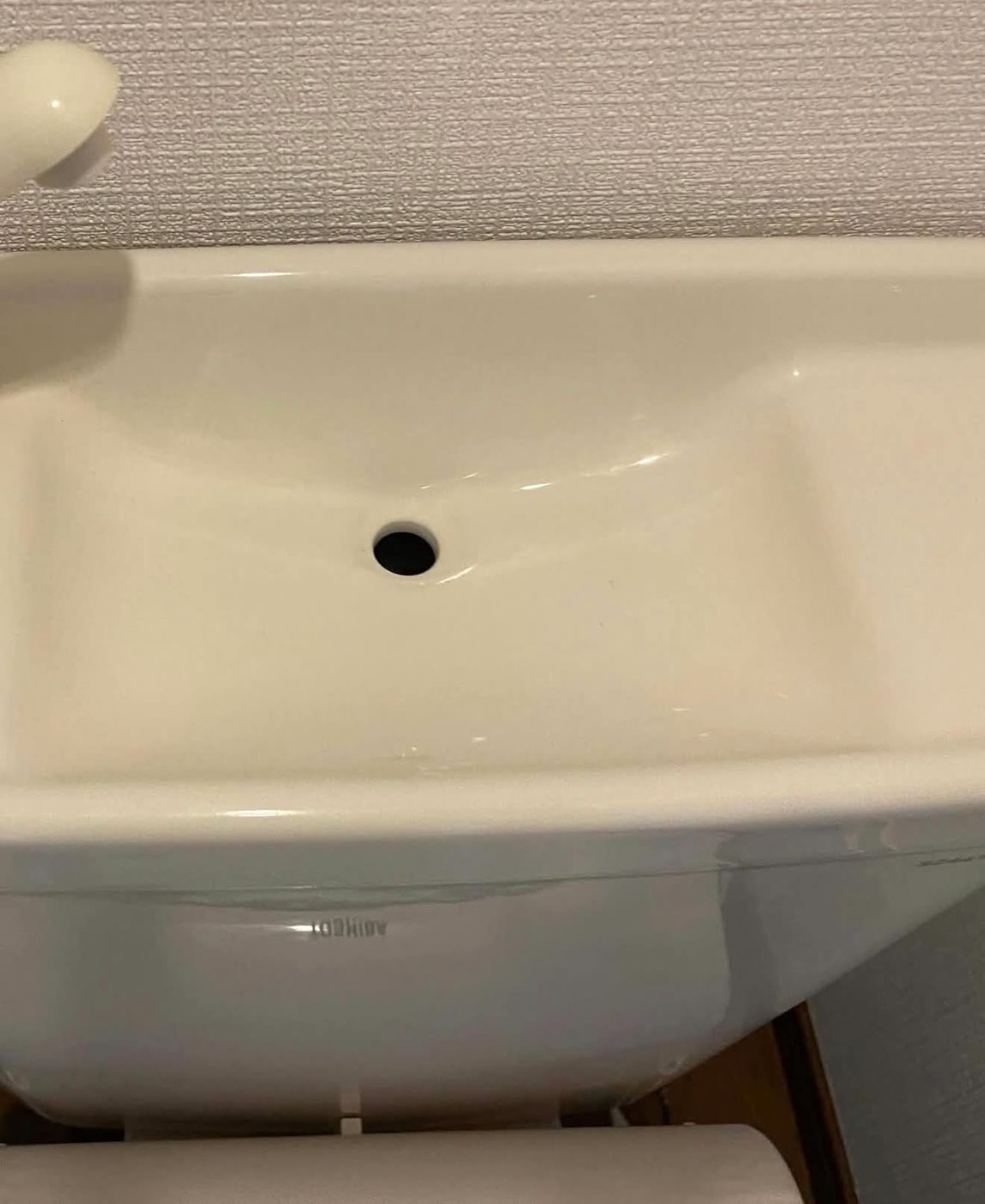トイレ手洗い部分のクリーニング（施工後）