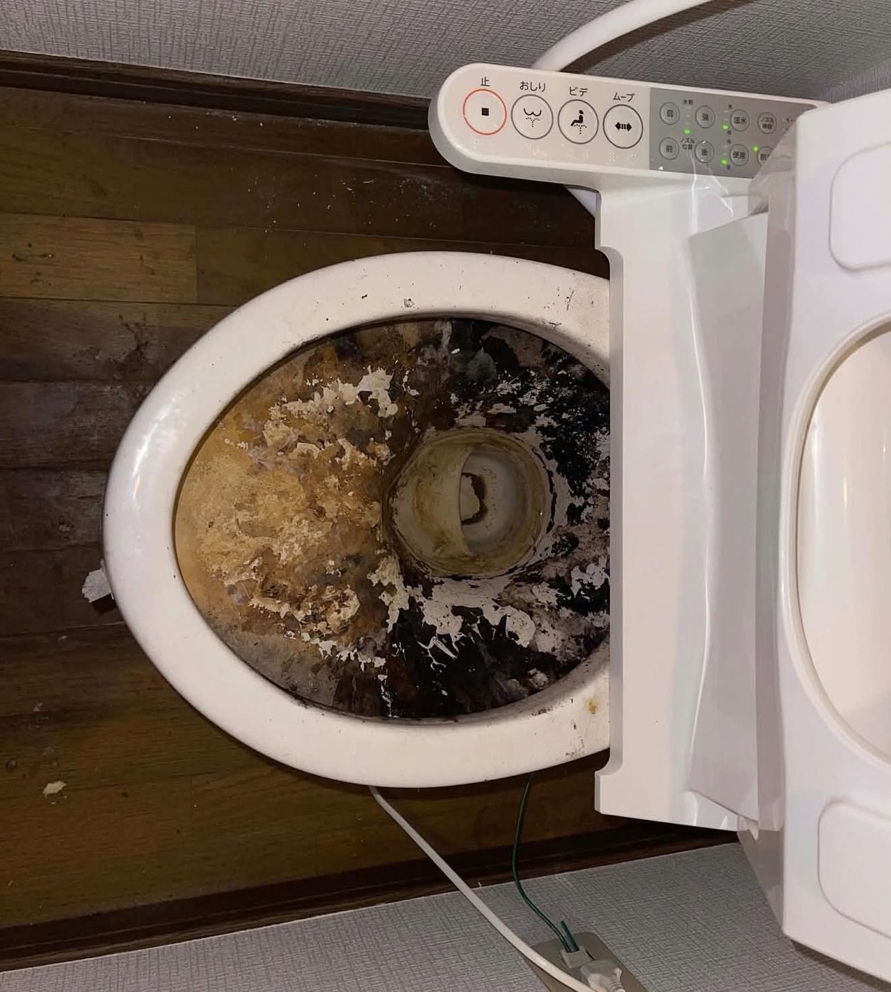 トイレのクリーニング(施工前)